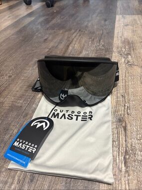 Black Ski Goggles NWT